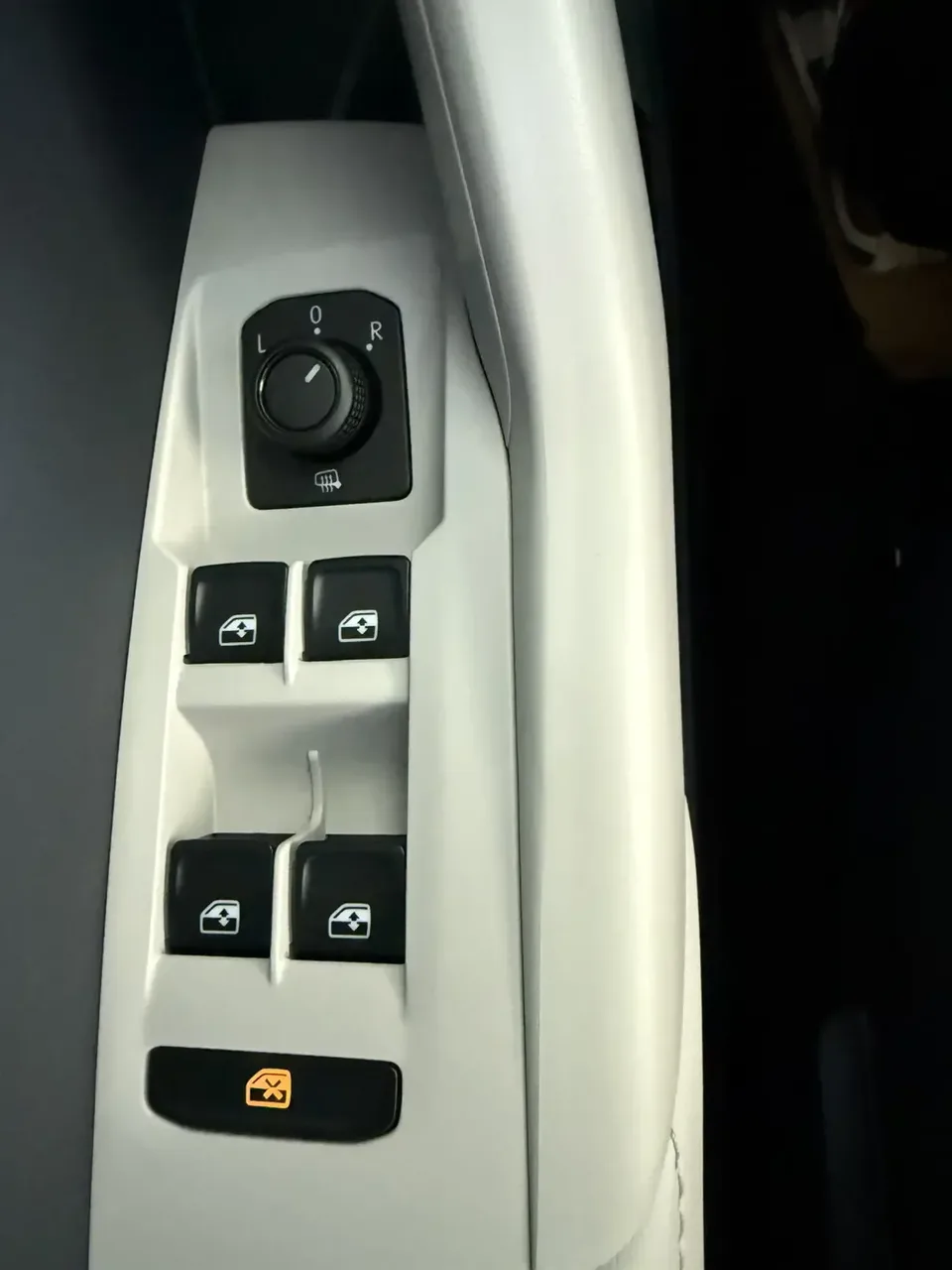 Volkswagen Tharu tuyue 2025 New 300TSI Sharp Edition 2024 — thumbnail 3