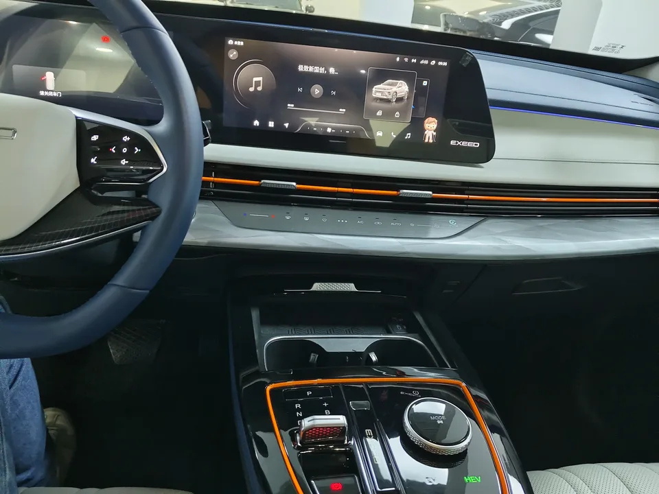 Exeed Xingtu Zhuifeng C-DM Xingtu Zhuifeng C-DM 2023 1.5TCI-DHT 105KM Royal Wind Edition 2024 — миниатюра 3
