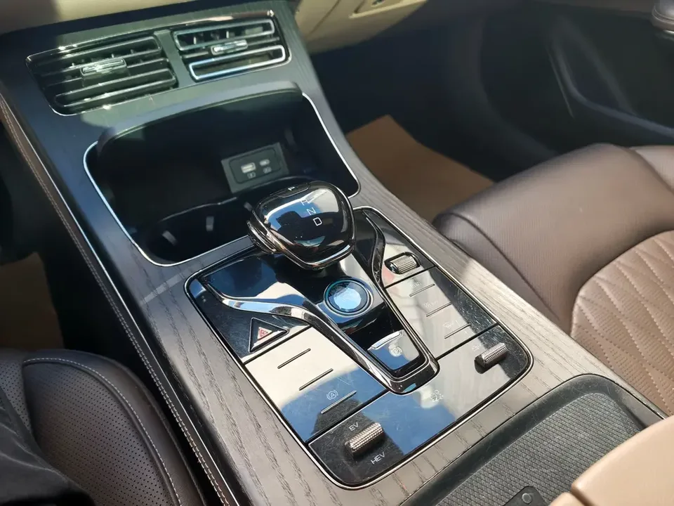 BYD Han DM Chinese DM 2022 DM-i 121KM Premium 2023 — thumbnail 5