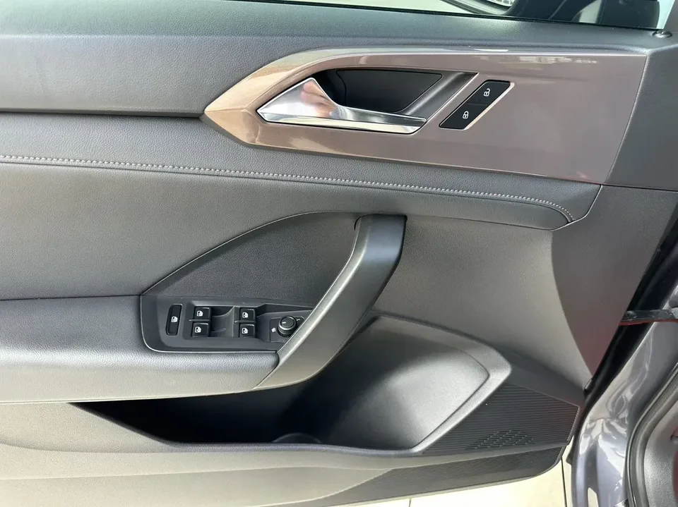 Volkswagen Tharu tuyue 2022 280TSI 2WD Deluxe Edition 2022 — thumbnail 5