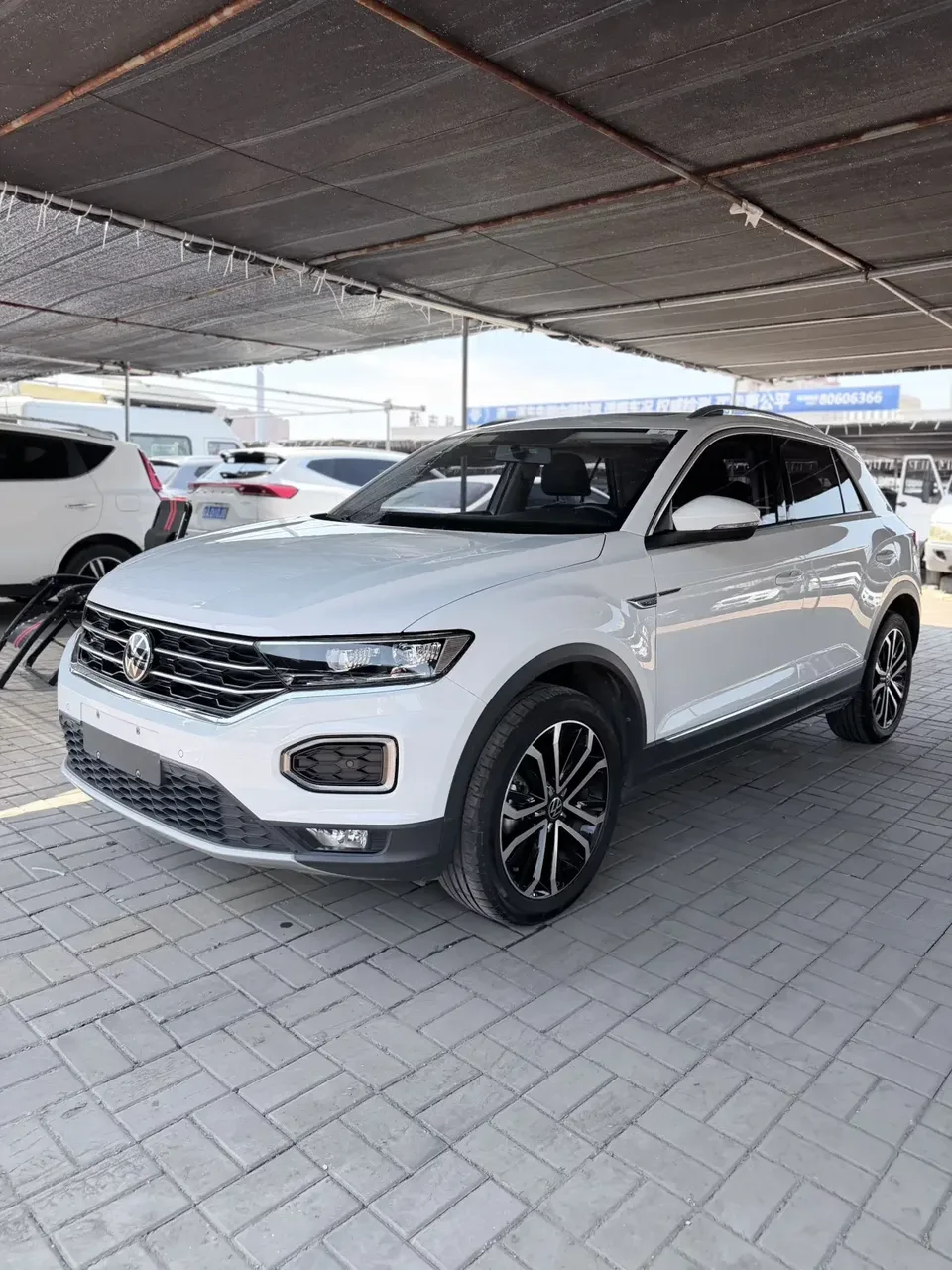 Volkswagen T-Roc TANG 2020 280TSI DSG 2WD Luxury 2022 — photo 1, buy with delivery to Moscow