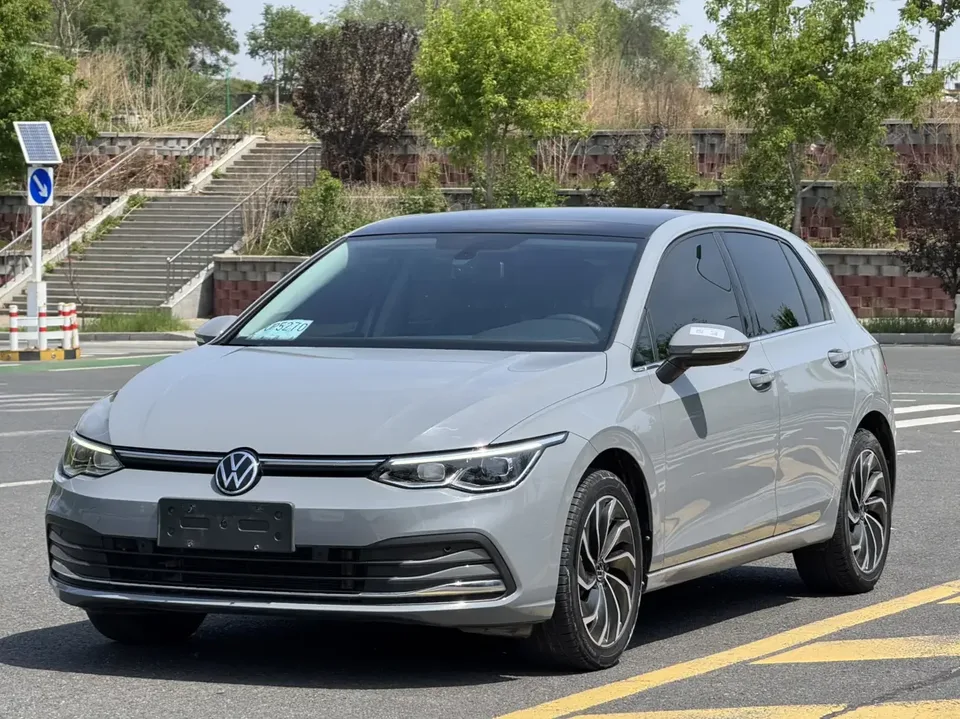 Volkswagen Golf golf 2023 280TSI DSG Pro 2023 — фото 1, купить с доставкой в Москву