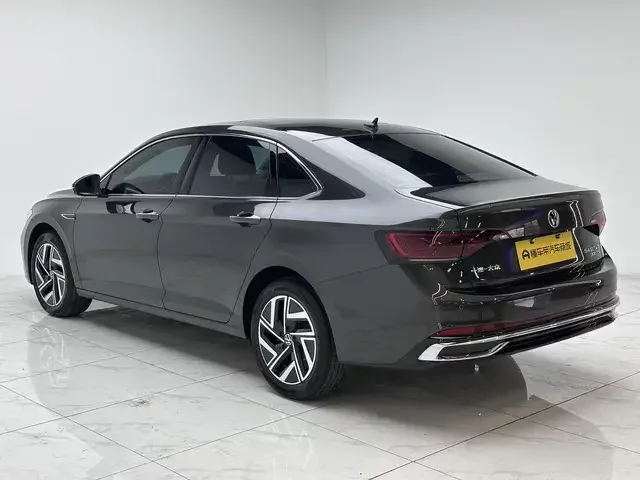 Volkswagen Sagitar Sagitar 2023 300TSI DSG Beyond Edition 2024 — thumbnail 2