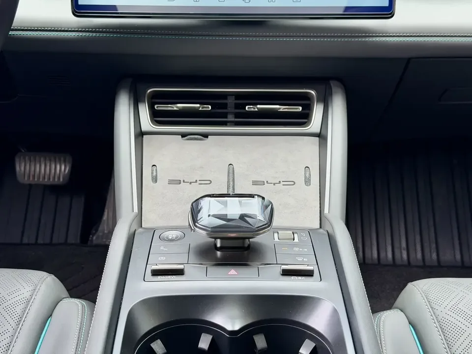 BYD Qin L DM Qin L DM 2024 DM-i 120KM Excellence 2025 — thumbnail 3