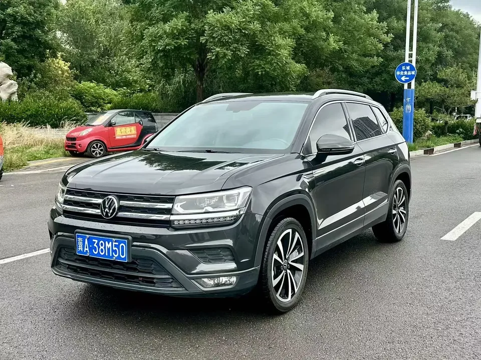 Volkswagen Tharu tuyue 2022 280TSI 2WD Deluxe Edition 2023 — photo 1, buy with delivery to Moscow