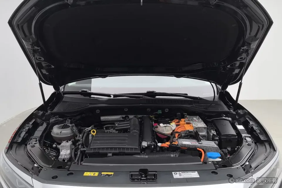 Volkswagen Passat PHEV Passat PHEV 2022 430PHEV Hybrid Luxury Edition 2022 — thumbnail 2