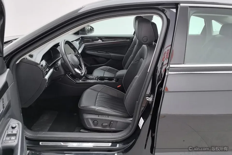 Volkswagen Passat PHEV Passat PHEV 2022 430PHEV Hybrid Luxury Edition 2022 — thumbnail 5