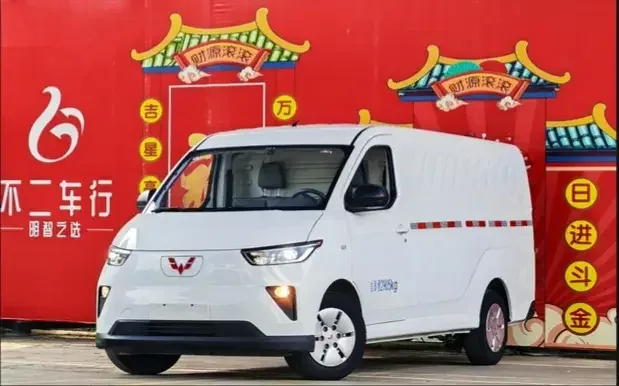 Wuling Yangguang Wuling Yangguang 2024 300km Comfort Window Edition 75kW 2025 — photo 1, buy with delivery to Moscow