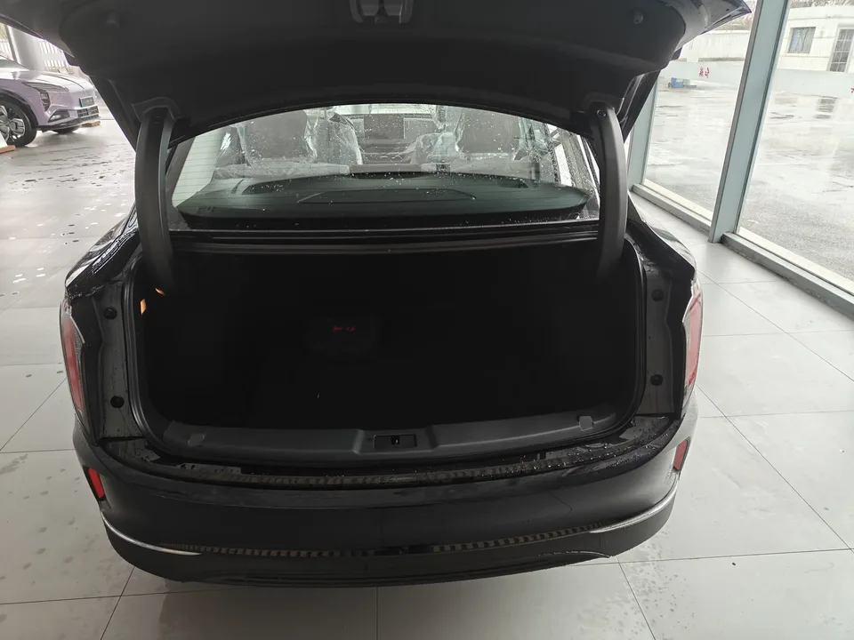 Hongqi E-QM5 Hongqi E-QM5 2025 500KM Travel Edition 2025 — thumbnail 3