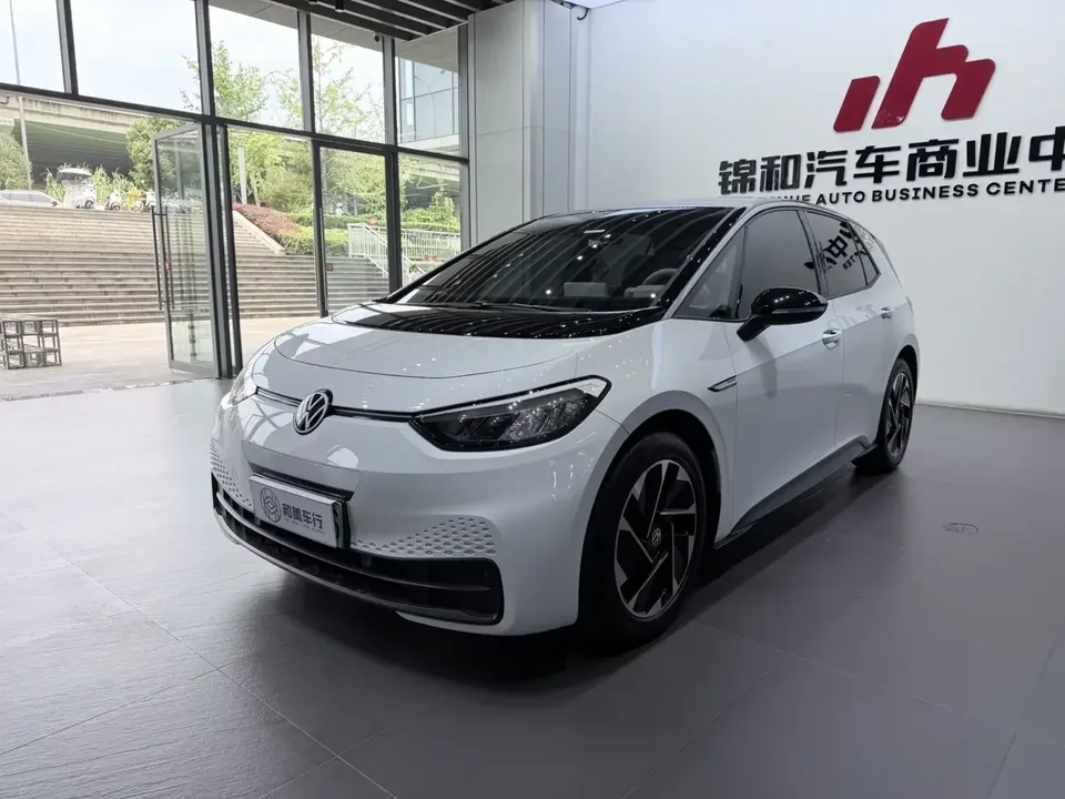 Volkswagen ID.3 Volkswagen ID.3 2023 Pure Smart Edition 2023 — photo 1, buy with delivery to Moscow
