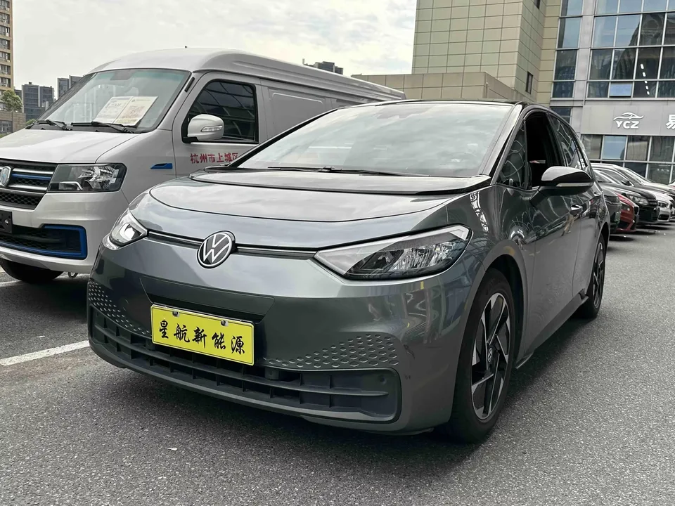 Volkswagen ID.3 Volkswagen ID.3 2024 Outstanding Edition 2023 — photo 1, buy with delivery to Moscow