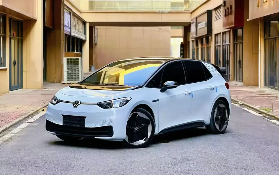 Volkswagen ID.3 Volkswagen ID.3 2023 Pure Smart Edition 2023 — photo 1, buy with delivery to Moscow