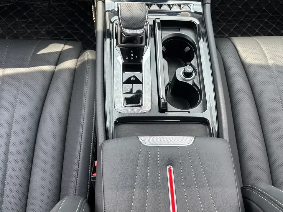 Hongqi H5 Hongqi H5 2024 1.5T DCT Zhilian Qiyun Edition 2024 — thumbnail 3