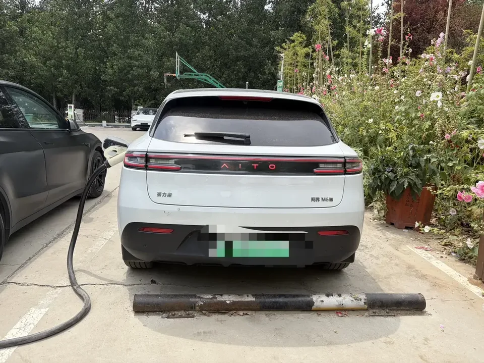 AITO M5 Wenjie M5 2023 Pure electric four-wheel drive intelligent driving version 2023 — thumbnail 2
