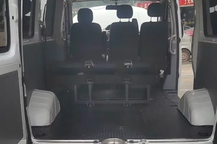 Datong Xintu V80 Xintu V80 2023 2.0T Manual Classic Aoyuntong Power Edition Short Axis Ultra Low Top 5/6 Seaters 2023 — thumbnail 5