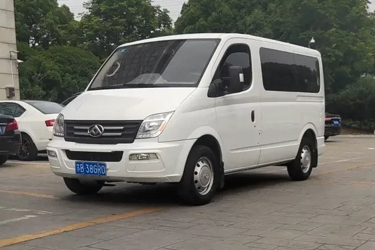 Datong Xintu V80 Xintu V80 2023 2.0T Manual Classic Aoyuntong Power Edition Short Axis Ultra Low Top 5/6 Seaters 2023 — photo 1, buy with delivery to Moscow