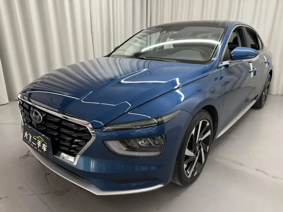 Hyundai Famous pictures famous pictures 2021 1.8L MPi CVT Premium Edition LUX 2022 — photo 1, buy with delivery to Moscow