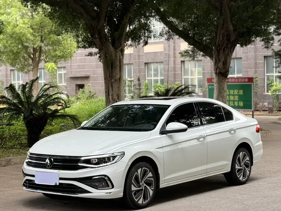 Volkswagen Bora Bora 2023 200TSI DSG Joy Travel PRO Edition 2024 — photo 1, buy with delivery to Moscow