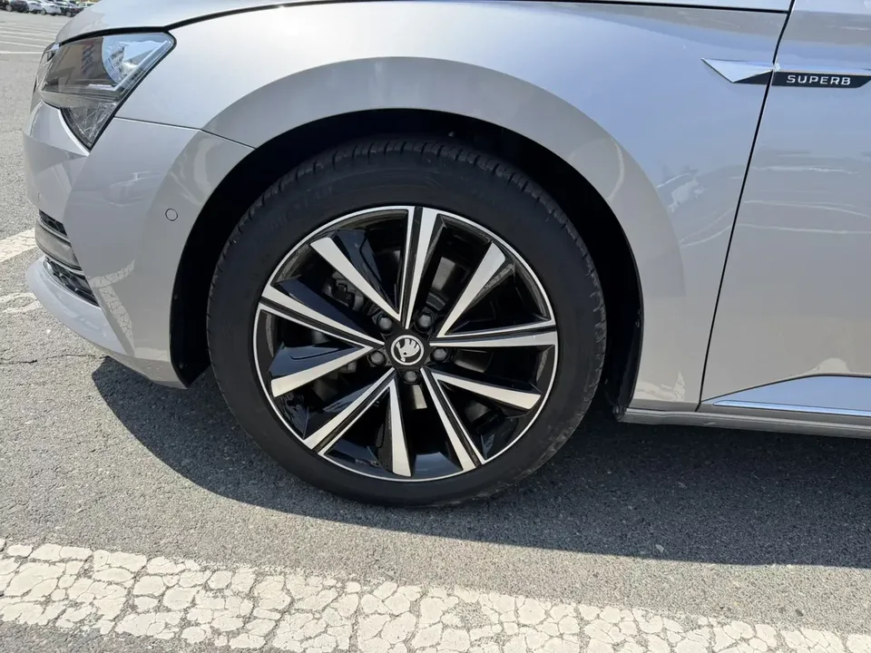 Skoda Superb Speedy 2024 TSI280 DSG Premium Edition 2023 — thumbnail 3