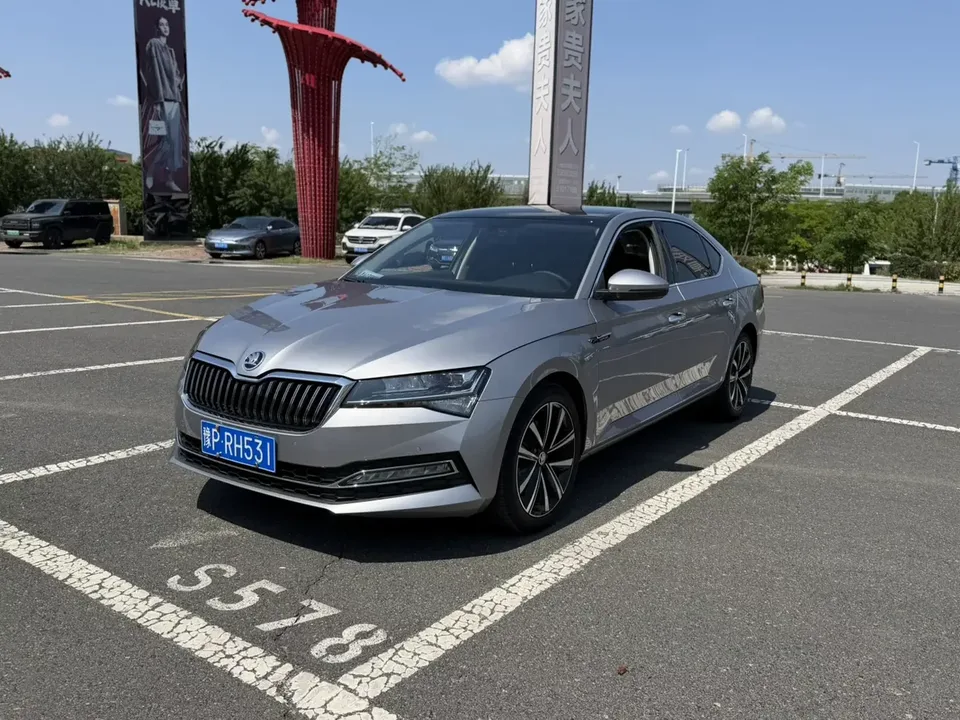 Skoda Superb Speedy 2024 TSI280 DSG Premium Edition 2023 — photo 1, buy with delivery to Moscow