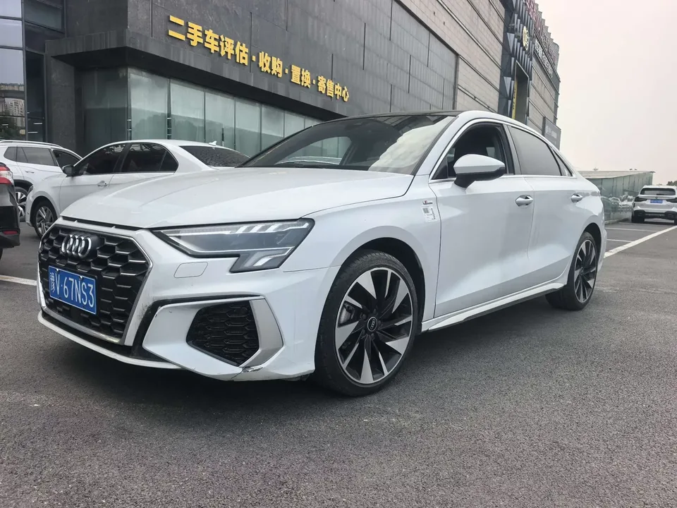 Audi A3 Audi A3 2023 A3L Limousine 35 TFSI facelift: progressive sports model 2024 — photo 1, buy with delivery to Moscow