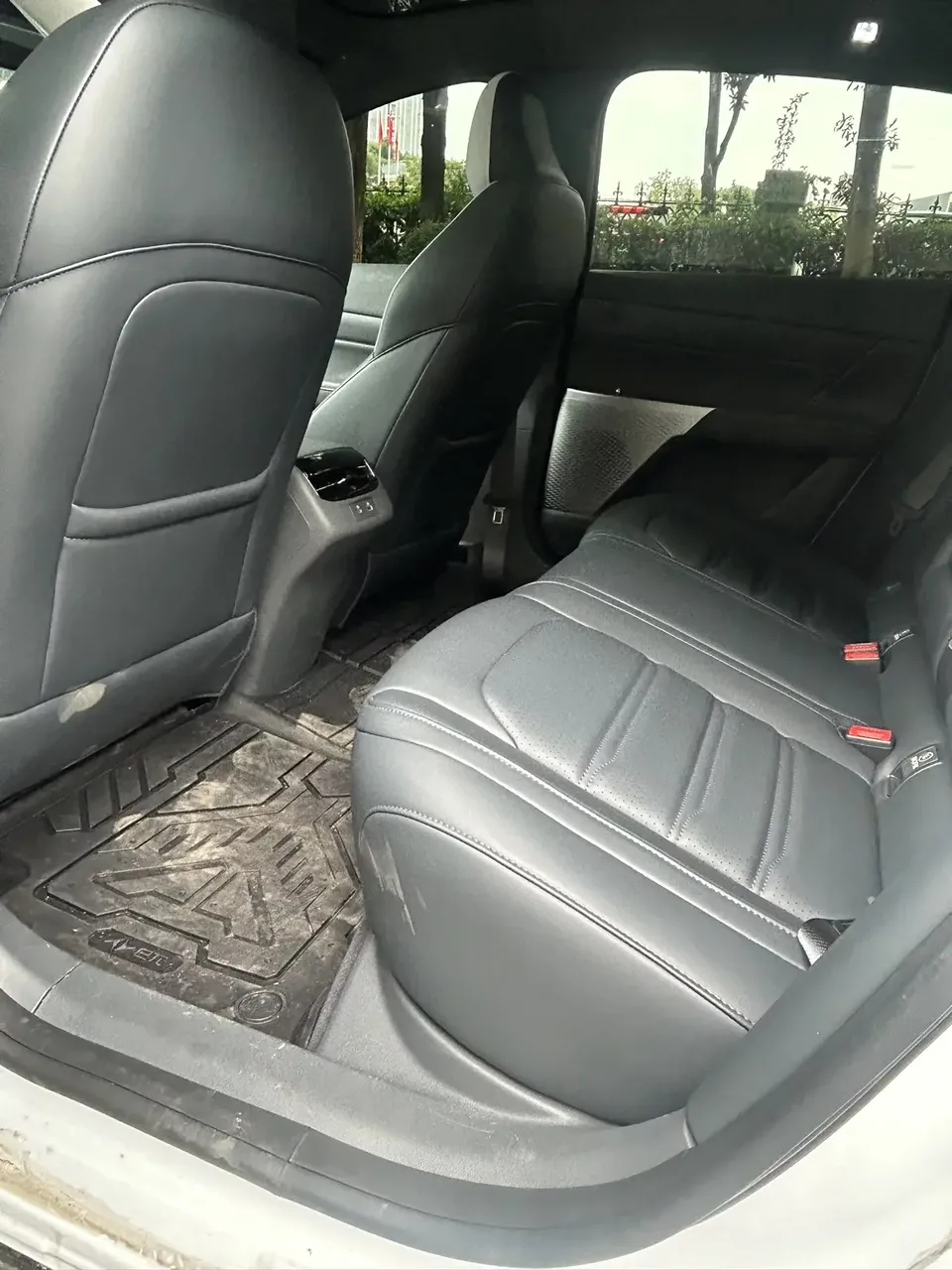 Dongfeng YiPai 007 Yipai 007 2024 Extended Range 200 Ruyi Edition 2024 — thumbnail 3