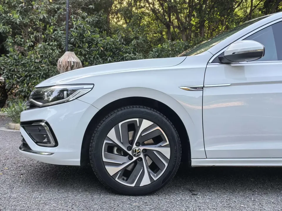 Volkswagen Bora Bora 2023 300TSI DSG Premium Edition 2024 — thumbnail 3