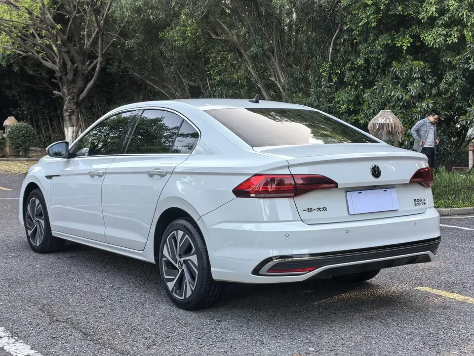 Volkswagen Bora Bora 2023 300TSI DSG Premium Edition 2024 — thumbnail 5