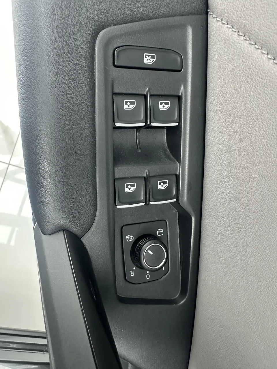 Volkswagen Tayron Tanyue 2023 280TSI 2WD Luxury Plus Advanced Edition 2023 — thumbnail 3
