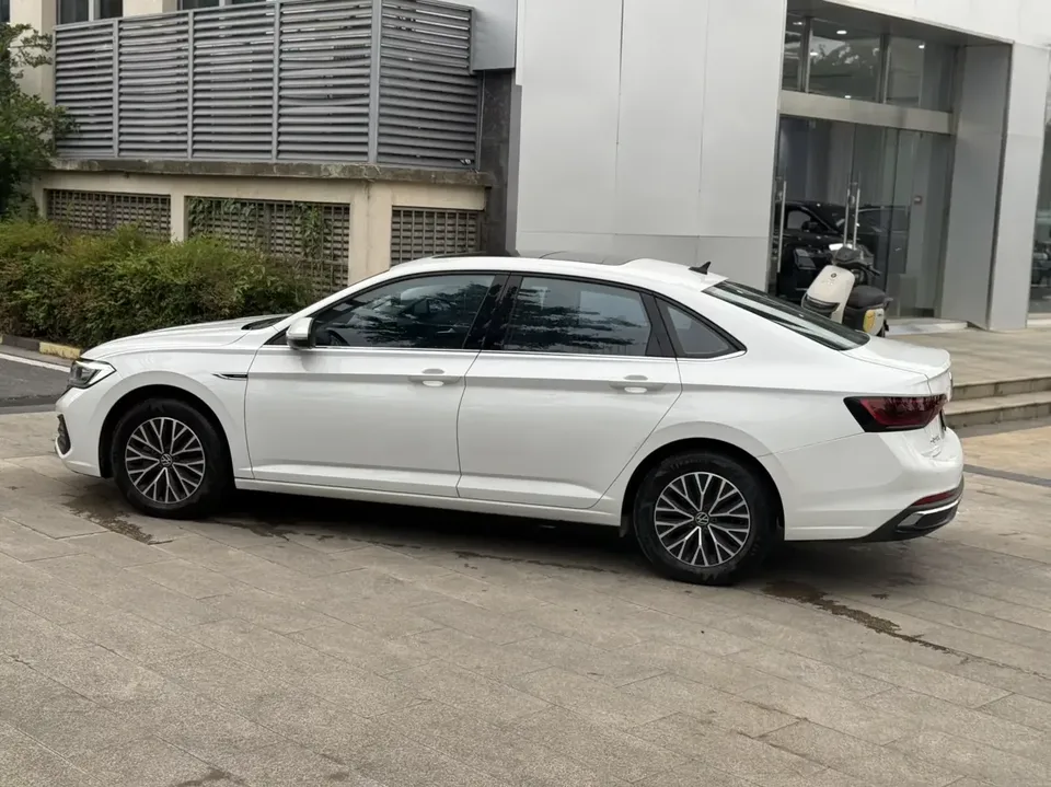 Volkswagen Sagitar Sagitar 2024 200TSI DSG Flying Edition 2024 — thumbnail 4