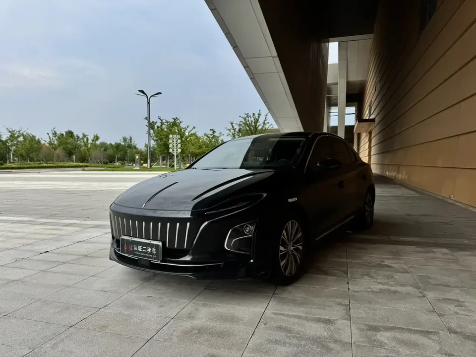 Hongqi E-QM5 Hongqi E-QM5 2023 Basic travel version 2023 — photo 1, buy with delivery to Moscow