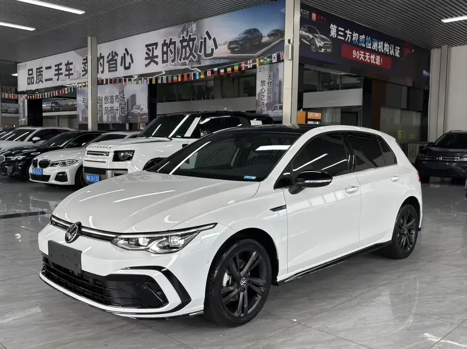 Volkswagen Golf golf 2023 280TSI DSG Pro 2023 — photo 1, buy with delivery to Moscow