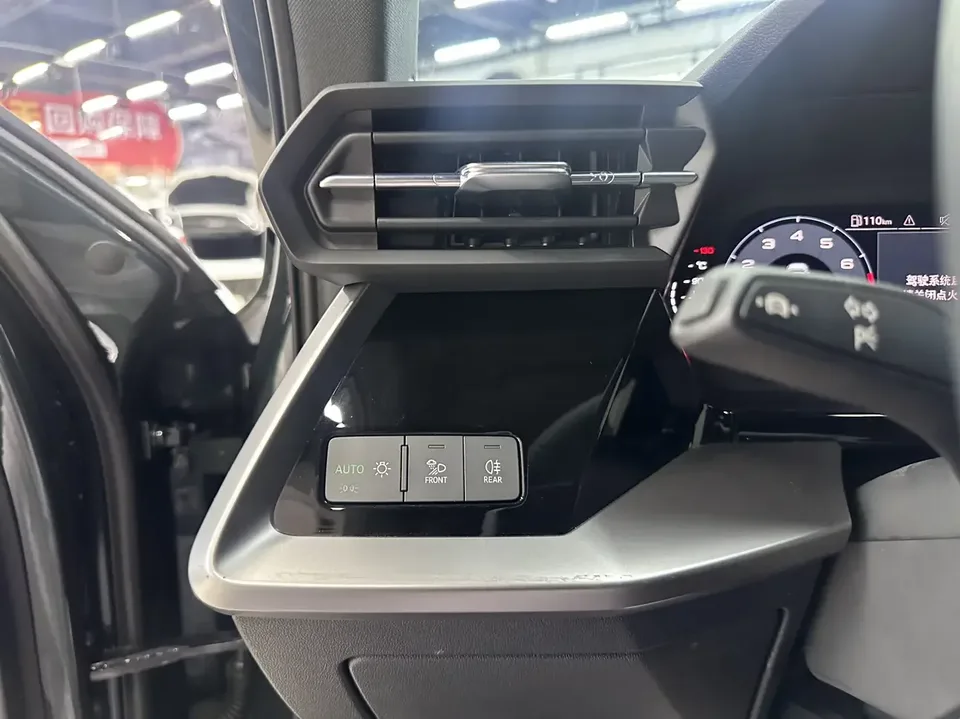 Audi A3 Audi A3 2023 Sportback 35 TFSI Stylish and sporty 2023 — thumbnail 4