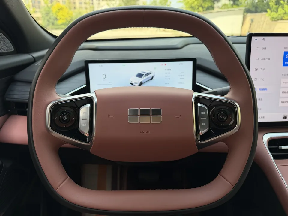 Geely Galaxy L6 Galaxy L6 2025 1.5 EM-i DHT 140KM Exploration+ Edition 2025 — thumbnail 3