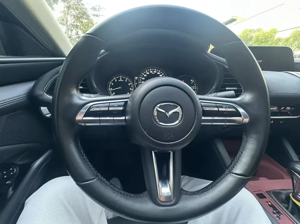 Mazda Axela Mazda3 Angkesela 2023 2.0L Automatic Elegant Edition 2024 — thumbnail 4