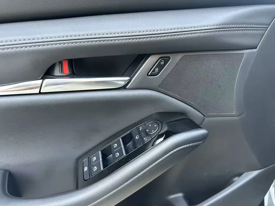 Mazda Axela Mazda3 Angkesela 2023 2.0L Automatic Elegant Edition 2024 — thumbnail 5