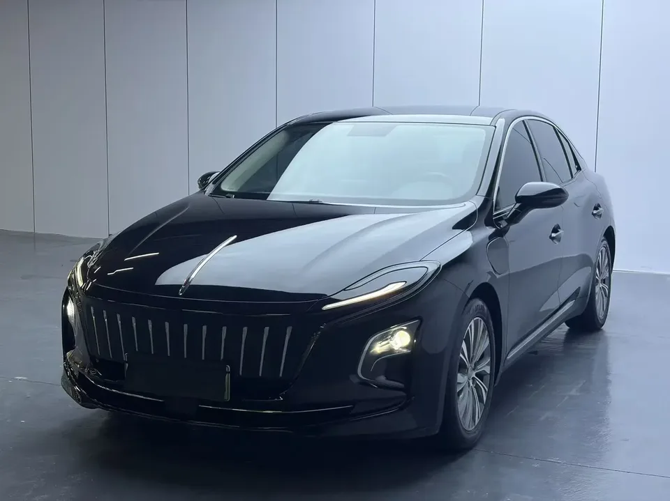 Hongqi E-QM5 Hongqi E-QM5 2024 500km travel version 100kW 2024 — photo 1, buy with delivery to Moscow