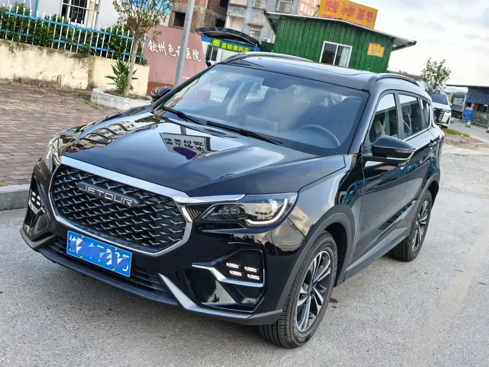 Jetour Jietu X70 Jietu X70 2023 1.5T DCT Dream Edition 7 Seaters 2024 — photo 1, buy with delivery to Moscow