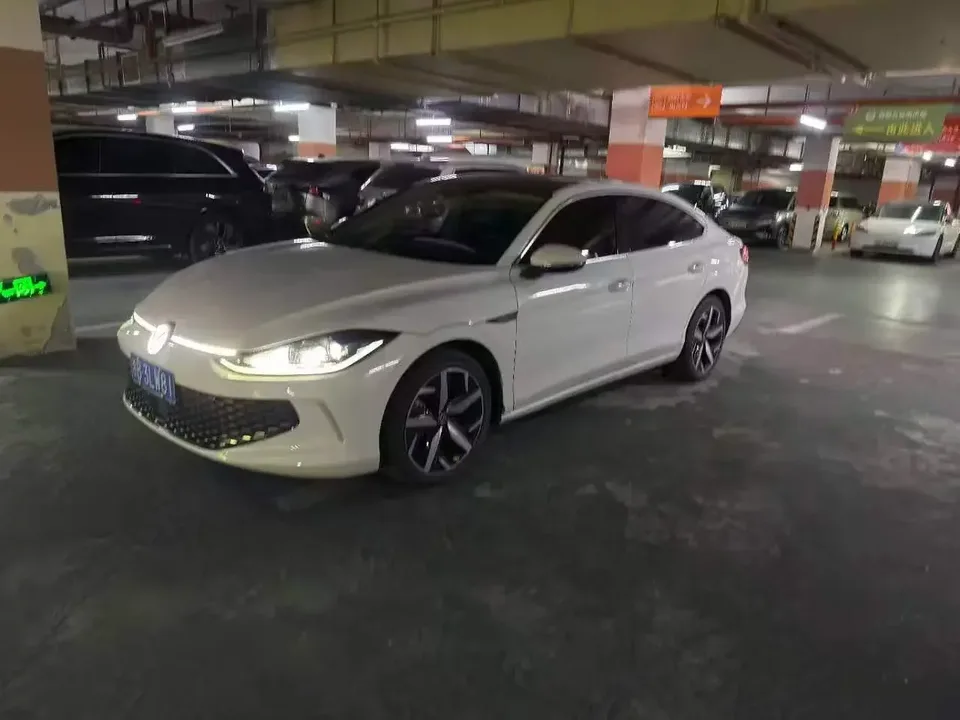 Volkswagen Lamando Lingdu 2022 Lingdu L 280TSI DSG Cool Edition 2022 — photo 1, buy with delivery to Moscow