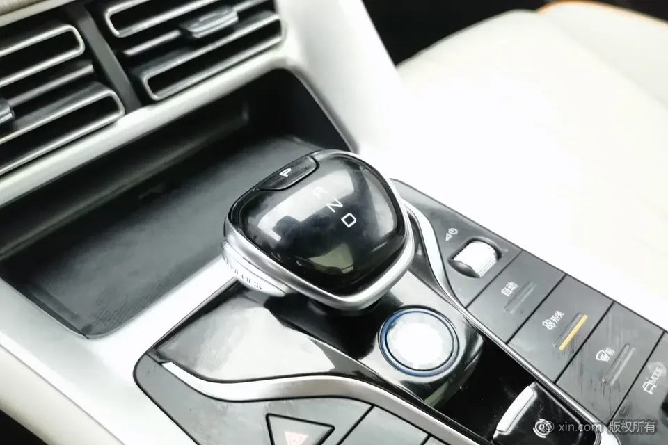 BYD Song Pro DM Song Pro DM 2024 DM-i Glory Edition 110km Surpassing Type 2024 — thumbnail 4