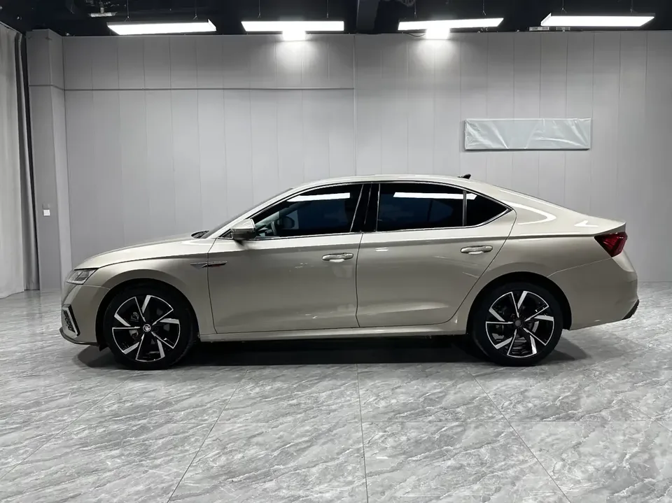 Skoda Octavia Octavia 2022 PRO TSI280 DSG Premium Edition 2023 — photo 1, buy with delivery to Moscow