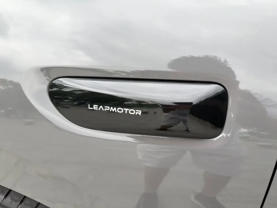 Leapmotor Lafa5 Leapmotor Lafa5 2026 515 Pro 2025 — thumbnail 3