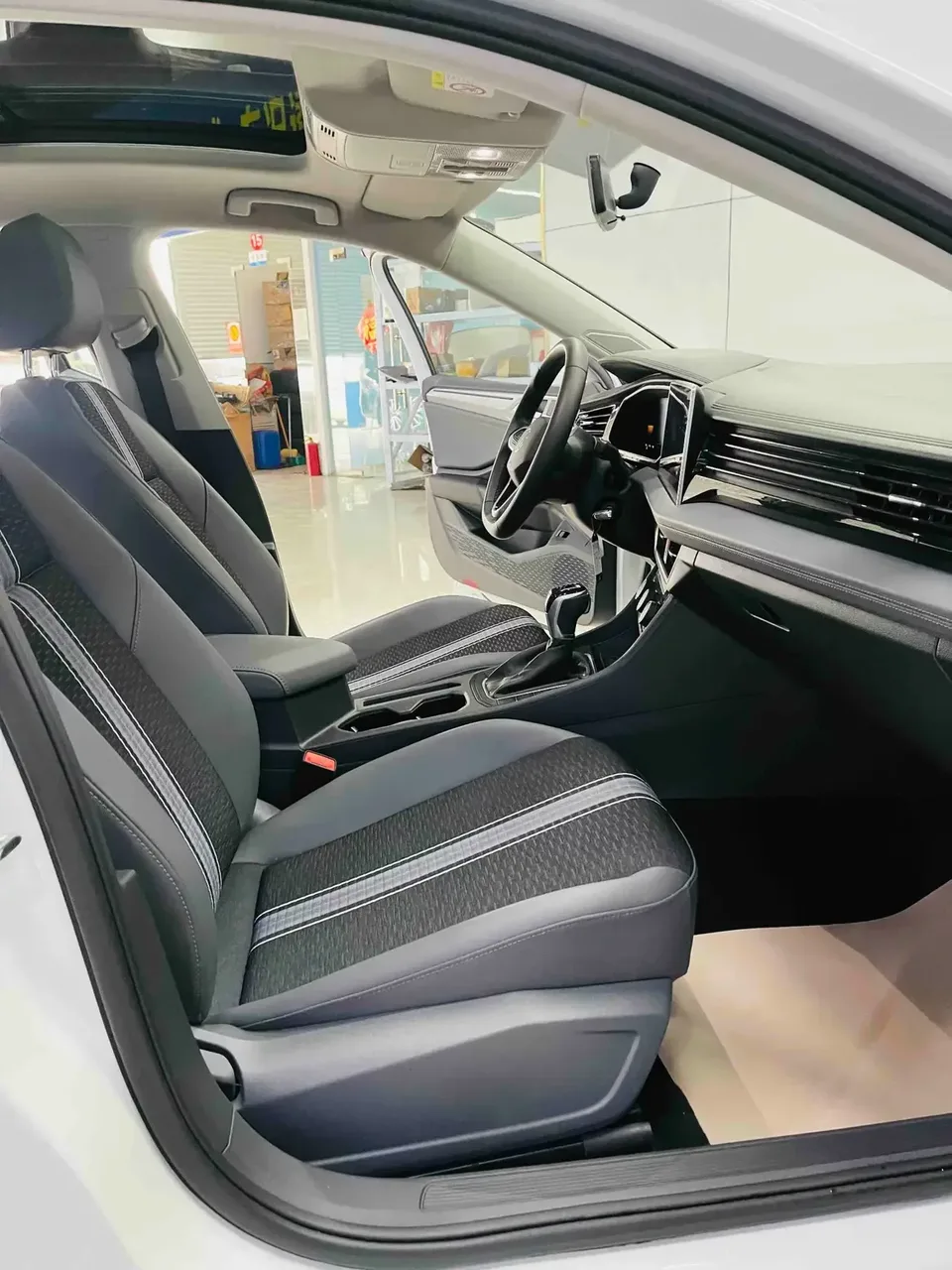 Volkswagen Sagitar Sagitar 2024 200TSI DSG Flying Edition 2024 — thumbnail 5