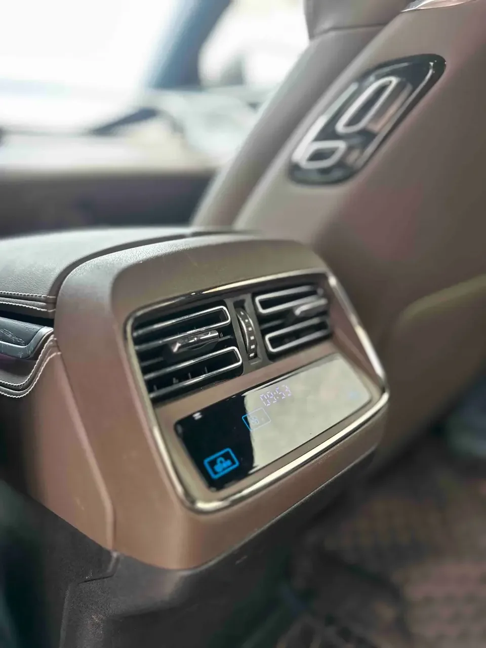 BYD Han DM Chinese DM 2022 DM-i 121KM Premium 2023 — thumbnail 3