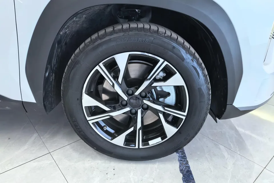 Geely Galaxy L7 Galaxy L7 2023 1.5T DHT 55km PRO 2024 — thumbnail 3