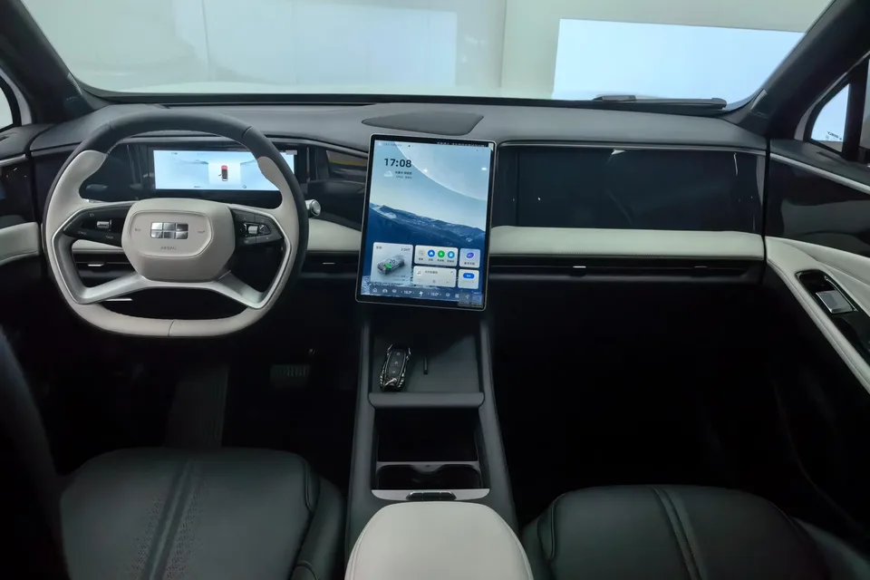 Geely Galaxy L7 Galaxy L7 2023 1.5T DHT 55km PRO 2024 — thumbnail 4
