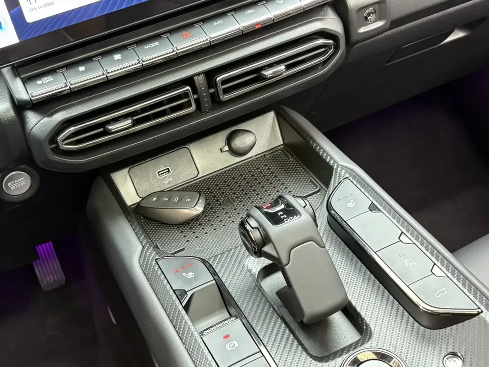 Haval H-Dog Haval Big Dog PLUS 2023 1.5T 2WD Trendy Wild Edition Plus 2025 — миниатюра 4