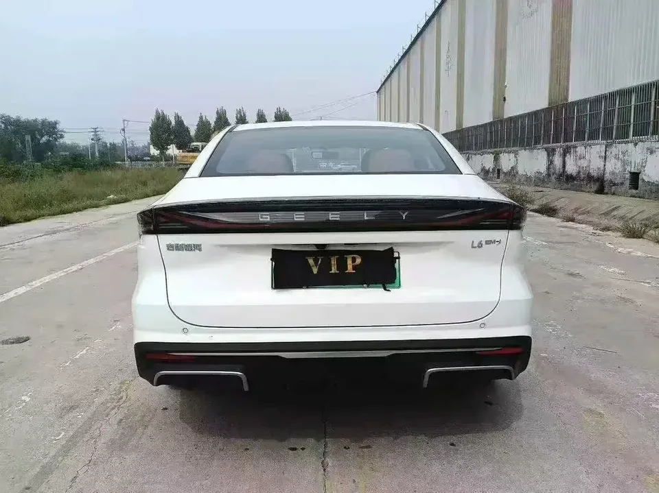 Geely Galaxy L6 Galaxy L6 2025 1.5 EM-i DHT 140KM Long-distance Version 2025 — thumbnail 2