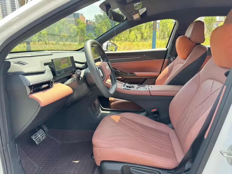 Geely Galaxy L6 Galaxy L6 2025 1.5 EM-i DHT 140KM Long-distance Version 2025 — thumbnail 5