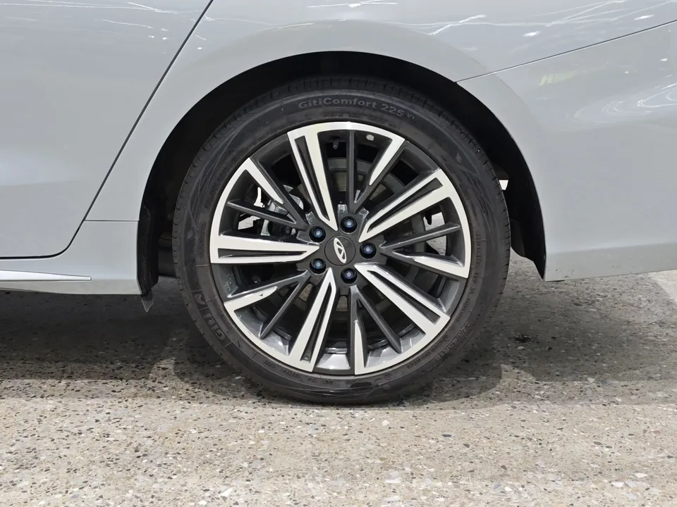 Chery Arrizo 8 Arrizo 8 2025 1.6TGDI DCT Intelligence 2026 — thumbnail 3
